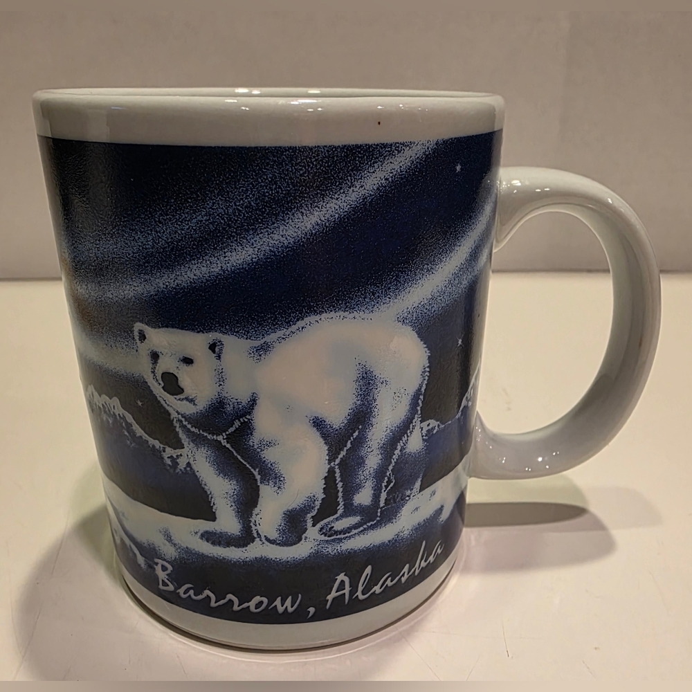 Vintage Barrow Alaska Souvenir Polar Bears & Northen Lights 10 Oz Mug